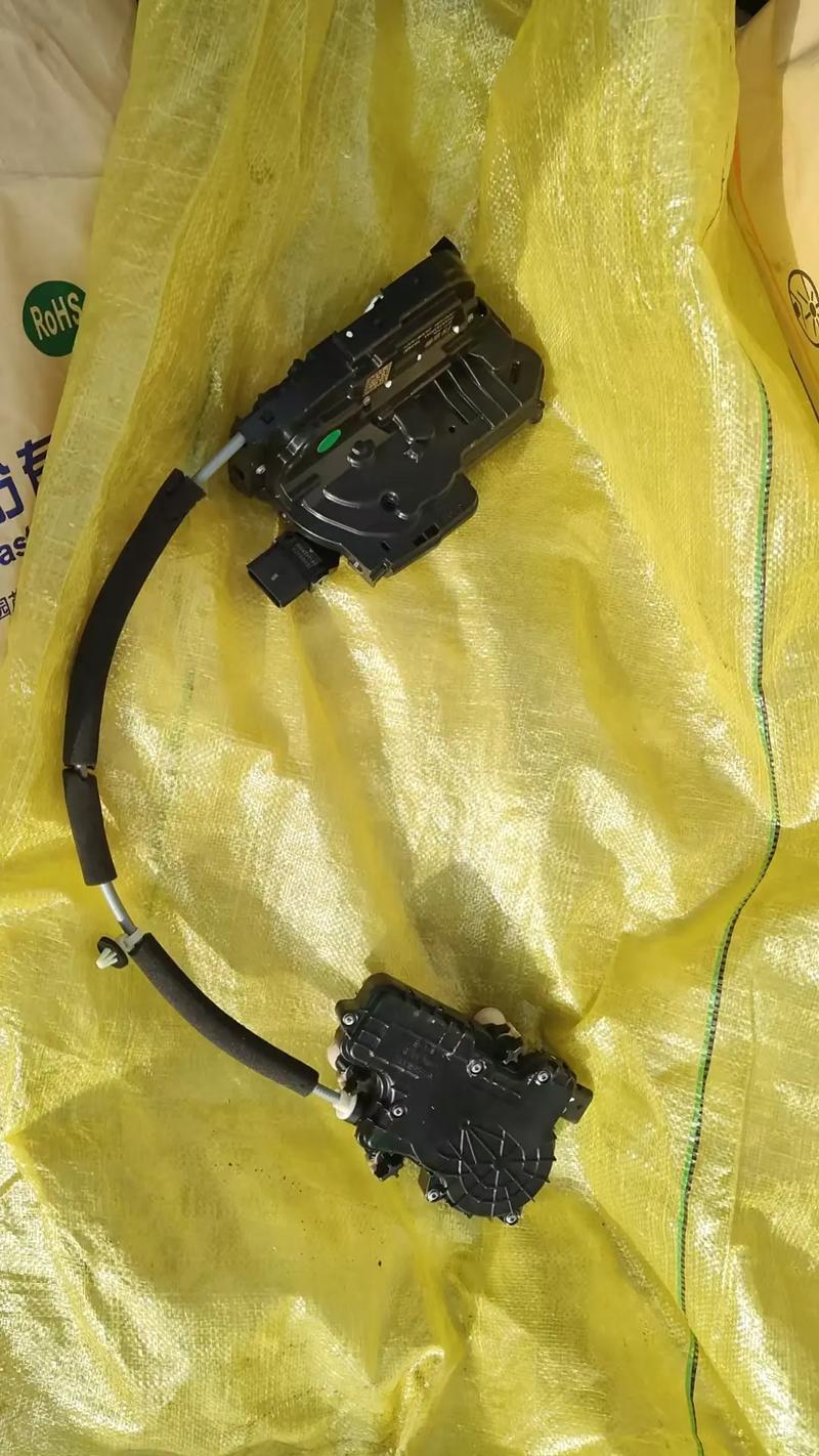 智界车门锁块引发关注 汽车零部件品质的深度思考